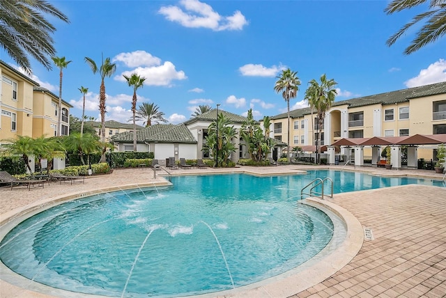 2639 Maitland Crossing Way Unit 102, Orlando, FL 32810 - community pool with a residential view and a patio area