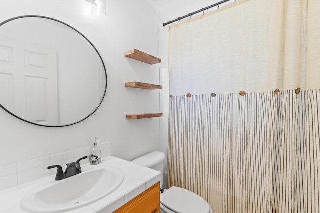 204 Lori Ct, Umatilla, FL 32784 - full bath with vanity and curtained shower