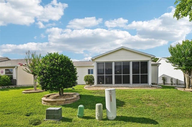 3460 Idlewood Loop, The Villages, FL 32162 - rear view of house with a sunroom and a lawn