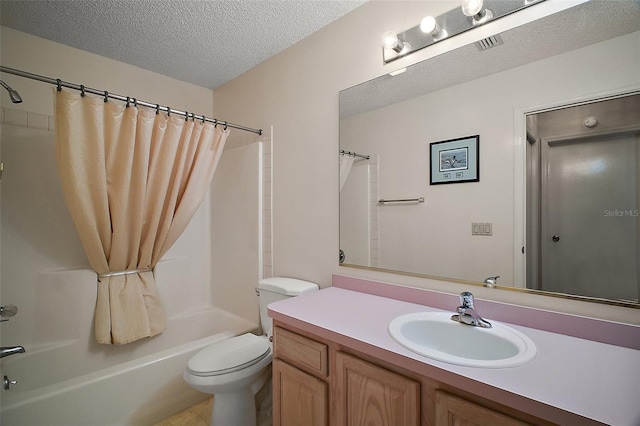 1007 Diego Ct, The Villages, FL 32159 - full bathroom with shower / bath combo, vanity, and a textured ceiling