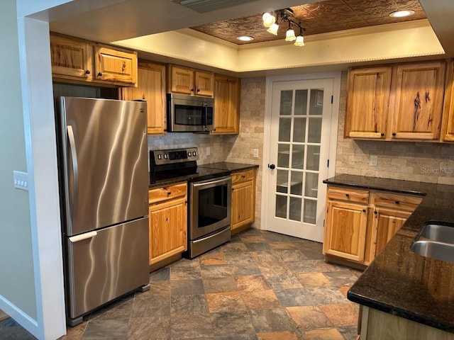 7186 N Whippoorwill Ter, Hernando, FL 34442 - kitchen featuring appliances with stainless steel finishes, tasteful backsplash, an ornate ceiling, a raised ceiling, and dark stone finish floors