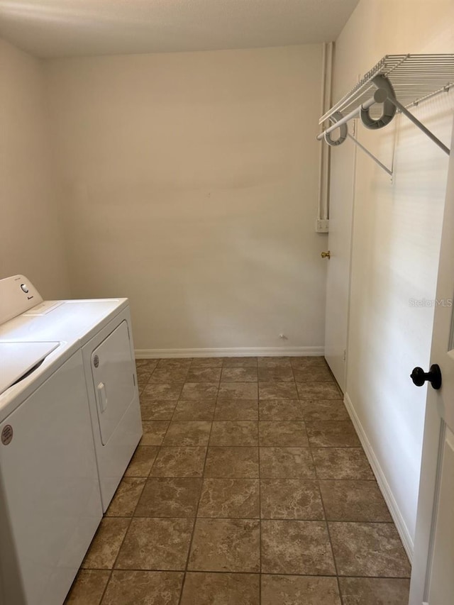 7186 N Whippoorwill Ter, Hernando, FL 34442 - laundry area featuring independent washer and dryer and baseboards