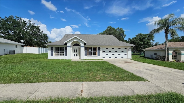 12512 Draw Dr, Grand Island, FL 32735 - ranch-style home featuring driveway, a garage, and stucco siding
