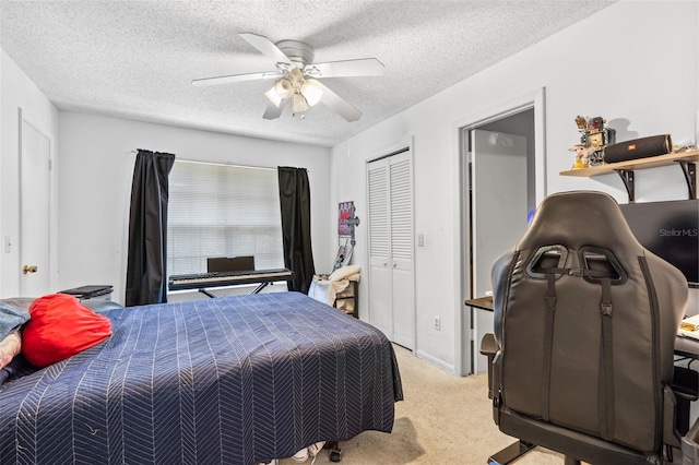 3401 Sunrise Villas Ct S, Tampa, FL 33614 - bedroom with light colored carpet, a closet, a textured ceiling, and ceiling fan