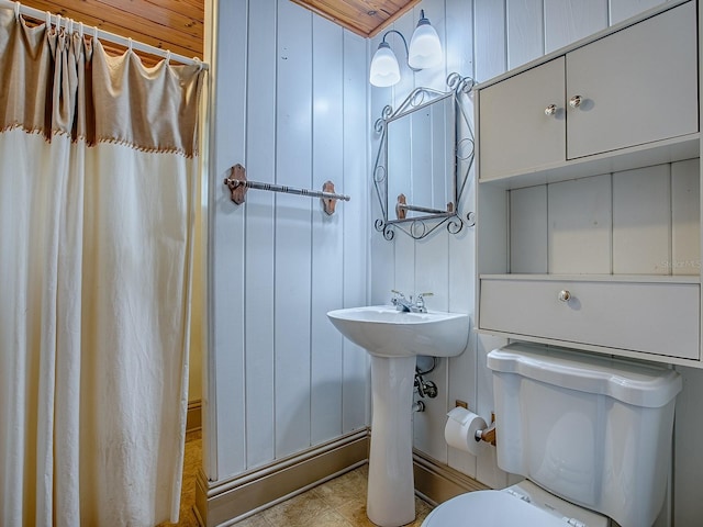 6731 Lake Griffin Rd, Lady Lake, FL 32159 - bathroom with curtained shower
