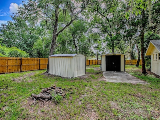 6731 Lake Griffin Rd, Lady Lake, FL 32159 - fenced backyard with a shed