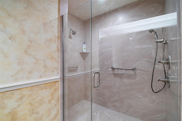 13033 SE 158th Ln, Weirsdale, FL 32195 - bathroom featuring a shower with door