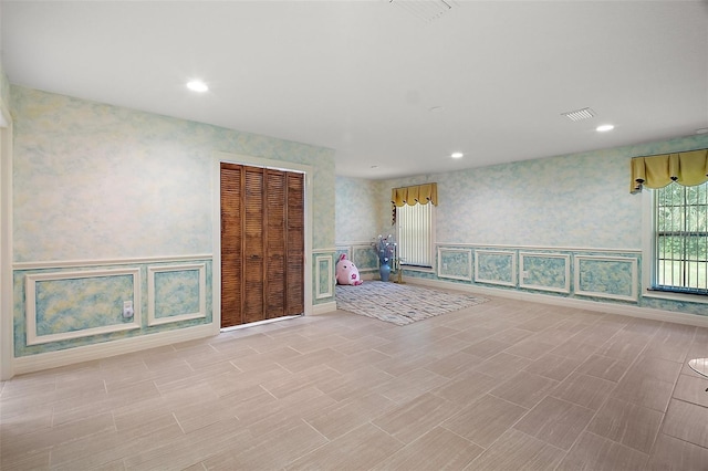 13033 SE 158th Ln, Weirsdale, FL 32195 - empty room featuring a wainscoted wall, wallpapered walls, recessed lighting, and a decorative wall