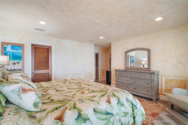 13033 SE 158th Ln, Weirsdale, FL 32195 - bedroom with recessed lighting, a wainscoted wall, and a decorative wall