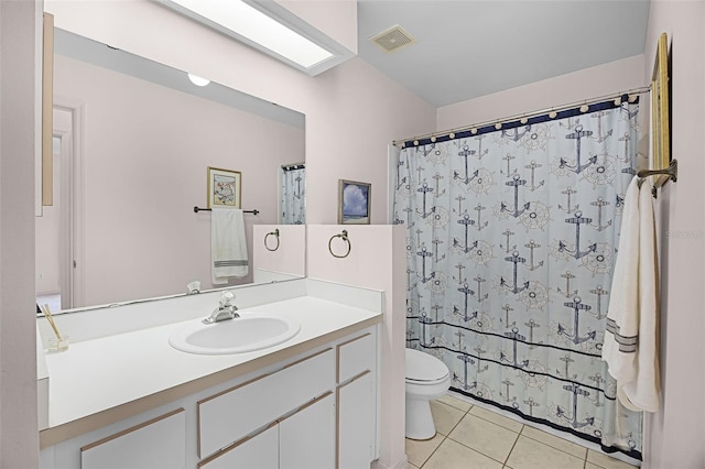 5507 Laver St, Leesburg, FL 34748 - full bathroom featuring tile patterned floors, vanity, and a shower with shower curtain