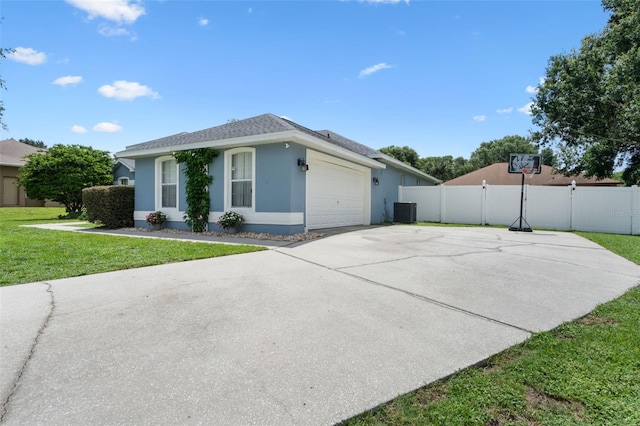 14708 Timucua Pl, Clermont, FL 34711 - view of side of home with stucco siding, a garage, and concrete driveway