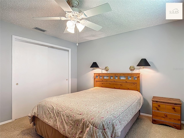 2311 Pine Ridge St, The Villages, FL 32162 - bedroom featuring carpet, a textured ceiling, a closet, and a ceiling fan