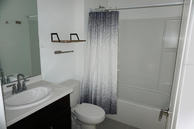 1138 Calico Pointe Cir, Groveland, FL 34736 - full bathroom featuring vanity and shower / bath combination with curtain