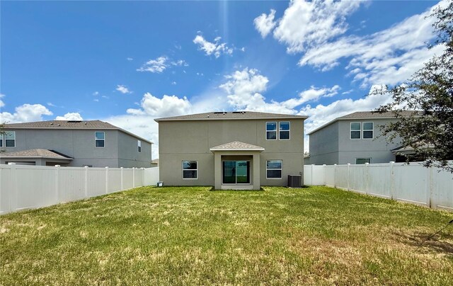 1138 Calico Pointe Cir, Groveland, FL 34736 - rear view of property with stucco siding and a fenced backyard
