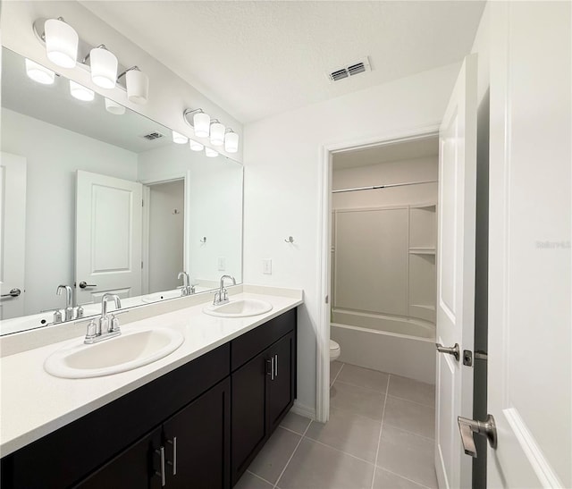 1138 Calico Pointe Cir, Groveland, FL 34736 - full bath with double vanity, tile patterned floors, and shower / bathtub combination