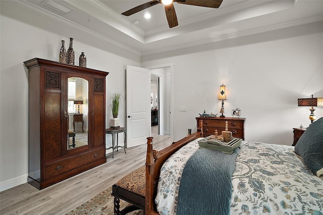 622 W 11th Ave, Mount Dora, FL 32757 - bedroom featuring light wood-type flooring, a raised ceiling, ornamental molding, recessed lighting, and ceiling fan