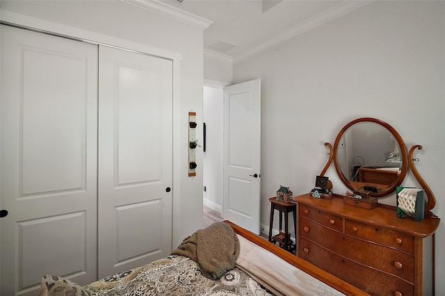 622 W 11th Ave, Mount Dora, FL 32757 - bedroom featuring crown molding, a closet, and wood finished floors