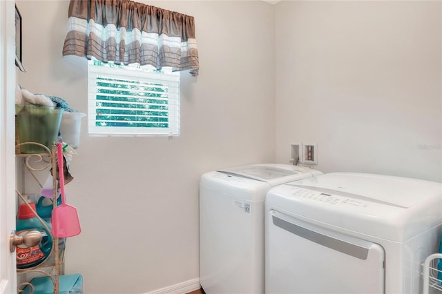 6906 Glenbrook Dr, Lakeland, FL 33811 - laundry room with washer and clothes dryer