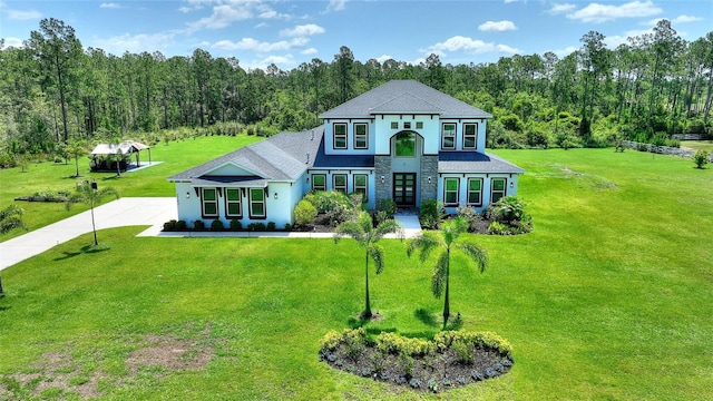 1702 Hidden Palms Dr, Davenport, FL 33897 - view of front of house with stucco siding, a front yard, and a forest view