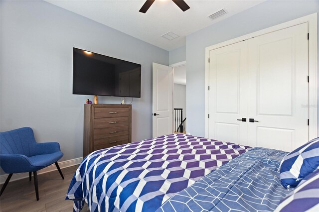 1702 Hidden Palms Dr, Davenport, FL 33897 - bedroom featuring wood finished floors, a closet, and a ceiling fan