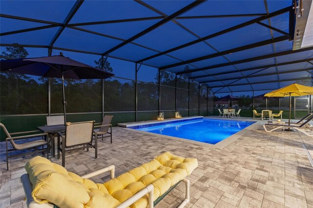1702 Hidden Palms Dr, Davenport, FL 33897 - outdoor pool with a patio, outdoor dining space, and glass enclosure
