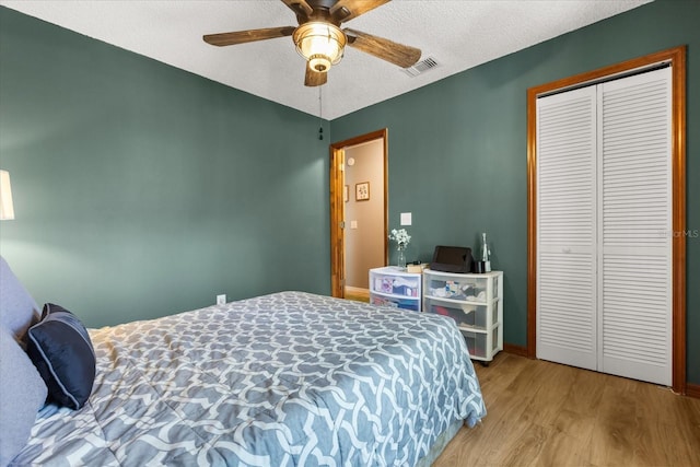 3184 Maltby Dr, Deltona, FL 32738 - bedroom featuring wood finished floors, a closet, ceiling fan, and a textured ceiling