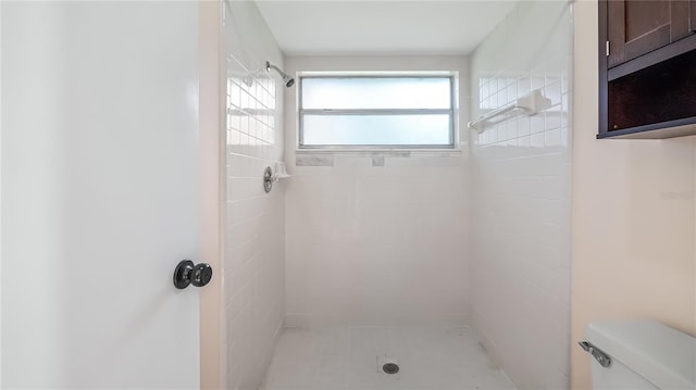 15925 Summit Ct, Clermont, FL 34711 - bathroom with a tile shower and toilet