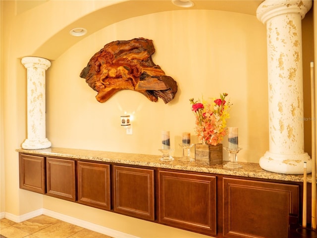 29222 Can Do Ln, Tavares, FL 32778 - detailed view of decorative columns and baseboards