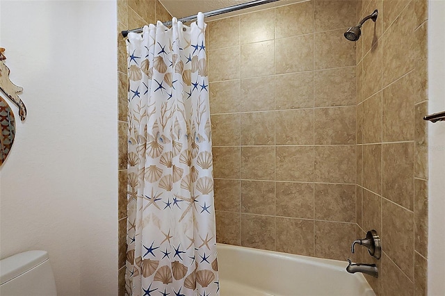 10363 Addison Shore Way, Oxford, FL 34484 - full bathroom featuring shower / tub combo and toilet