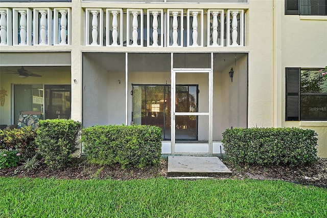 101 N Grandview St Unit 103, Mount Dora, FL 32757 - view of exterior entry with a balcony, stucco siding, and a ceiling fan