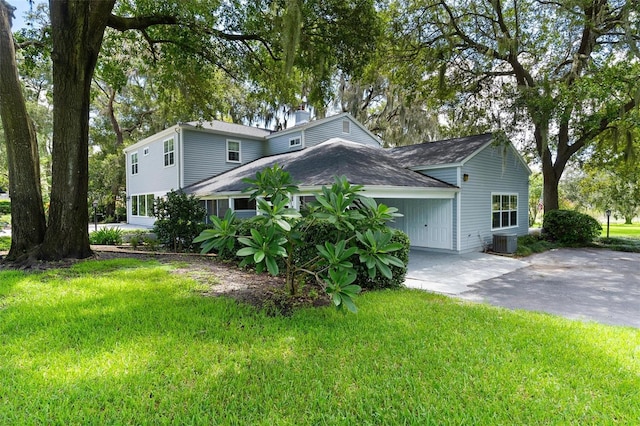 9223 Silver Lake Dr, Leesburg, FL 34788 - view of front of property featuring driveway, a front yard, and a shingled roof