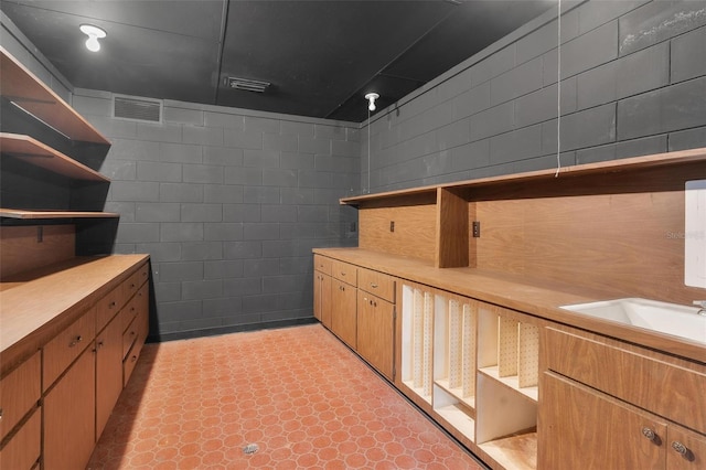 9223 Silver Lake Dr, Leesburg, FL 34788 - interior space featuring tile walls