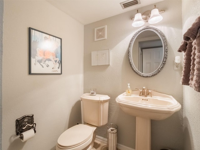 5556 Round Lake Rd, Apopka, FL 32712 - bathroom featuring toilet and baseboards