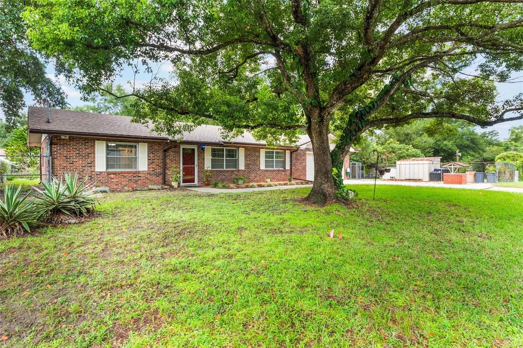 2626 Balkan St, Apopka, FL 32703 - ranch-style house featuring brick siding