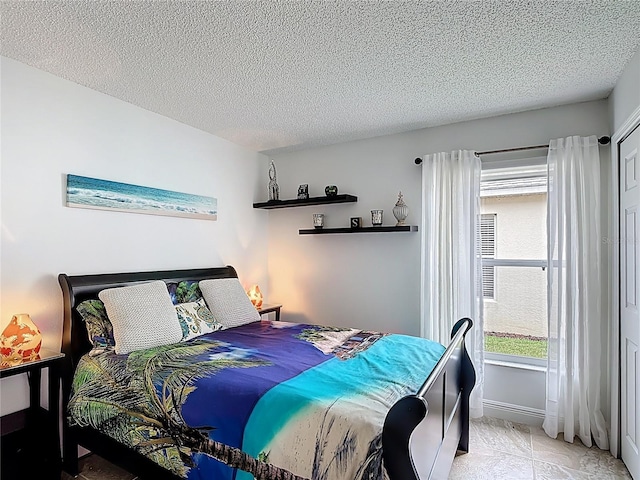 167 Castaway Beach Way, Kissimmee, FL 34746 - bedroom with a textured ceiling