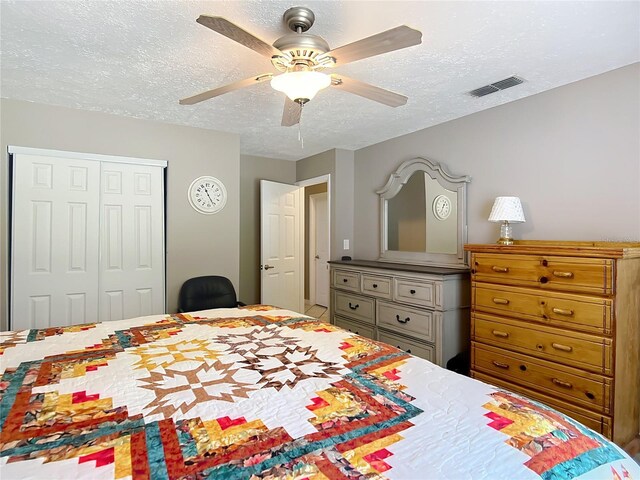 45 Forest Ln, Bronson, FL 32621 - bedroom with a textured ceiling, a closet, and a ceiling fan