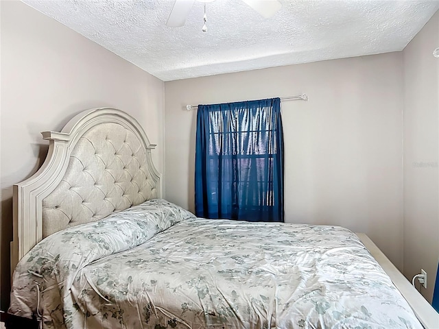 45 Forest Ln, Bronson, FL 32621 - bedroom featuring a textured ceiling and ceiling fan