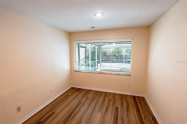 681 Greywood Dr, Altamonte Springs, FL 32701 - unfurnished room with light wood-style flooring, a textured ceiling, and recessed lighting
