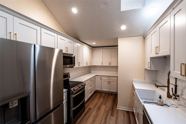 681 Greywood Dr, Altamonte Springs, FL 32701 - kitchen with stainless steel appliances, light countertops, dark wood-style flooring, decorative backsplash, and recessed lighting