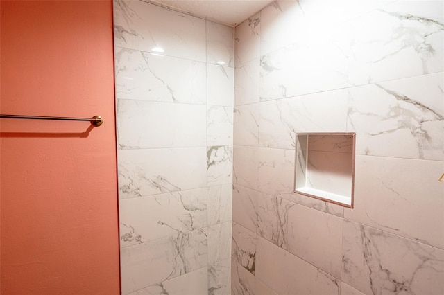 681 Greywood Dr, Altamonte Springs, FL 32701 - bathroom featuring tiled shower