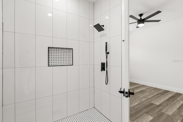 321 Watershore Dr, Leesburg, FL 34748 - full bath featuring a tile shower, a ceiling fan, and wood finished floors