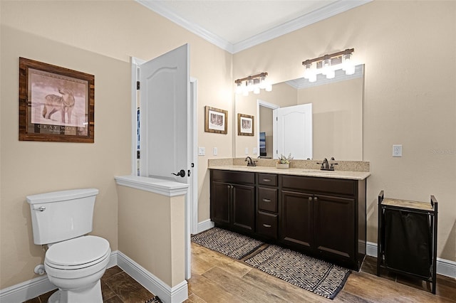 418 Rock Springs Cir, Groveland, FL 34736 - full bath with crown molding, double vanity, and wood finished floors
