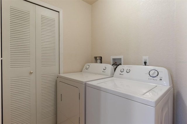 2717 Bushman Dr, Kissimmee, FL 34746 - washroom featuring washer and dryer