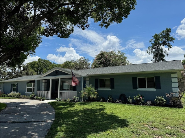 219 Magnolia Cir, Eustis, FL 32726 - ranch-style house with a front yard