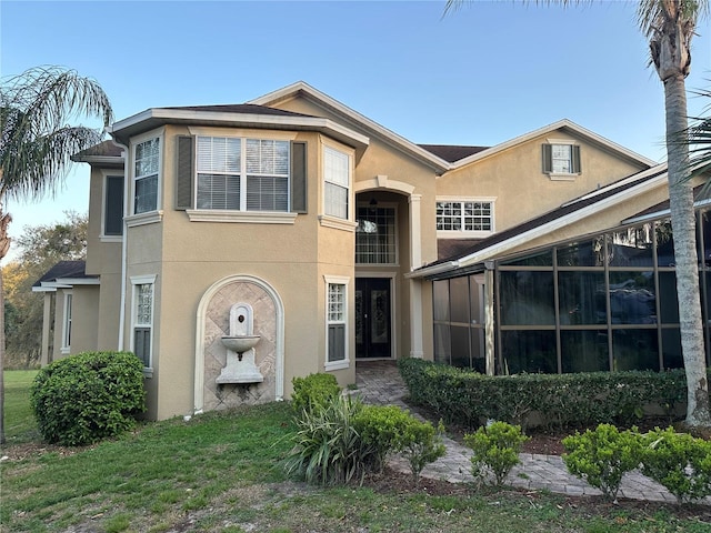 1096 Linkside Ct, Apopka, FL 32712 - traditional-style home featuring stucco siding and a sunroom
