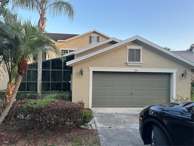 1096 Linkside Ct, Apopka, FL 32712 - view of front facade featuring stucco siding, a garage, and driveway
