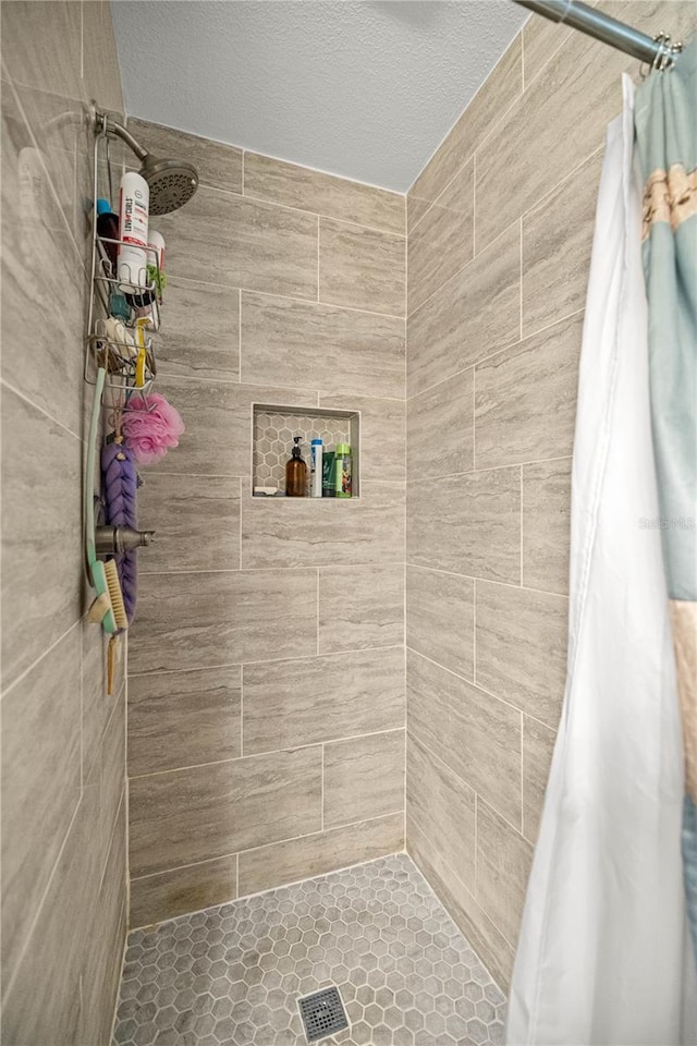 17970 SE 102nd Ct, Summerfield, FL 34491 - full bath featuring a tile shower and a textured ceiling