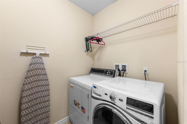 1702 Hoofprint Ct, Fruitland Park, FL 34731 - laundry room featuring washing machine and clothes dryer