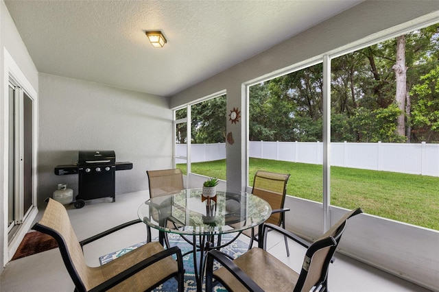 1702 Hoofprint Ct, Fruitland Park, FL 34731 - sunroom featuring outdoor dining space