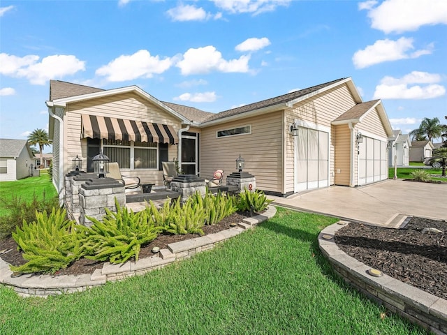 2620 Persimmon Loop, The Villages, FL 32162 - rear view of house with a lawn and an attached garage